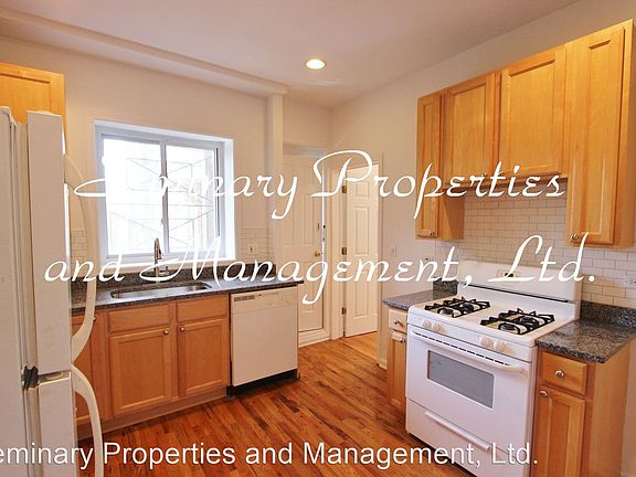 3rd image of 1517 W Cornelia Ave #3F