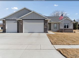 305 W 12th Ave N, Clear Lake, IA 50428