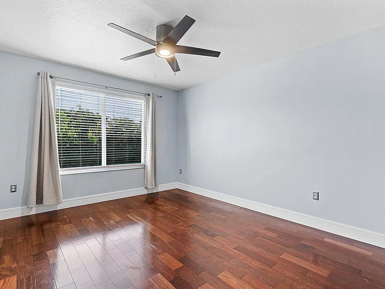 1013 Villa Cir — Photo 17
