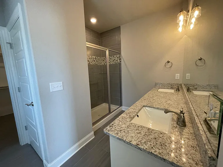 421 Linda Ln — Photo 15