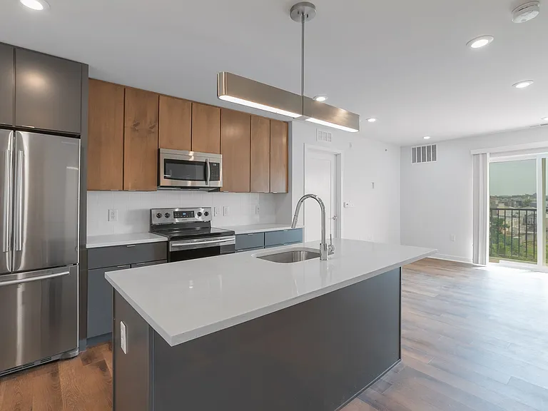 Graduate Pointe — Photo 21