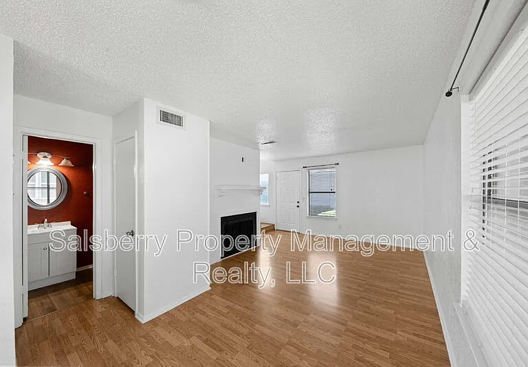 634 Ridgeline Dr — Photo 2