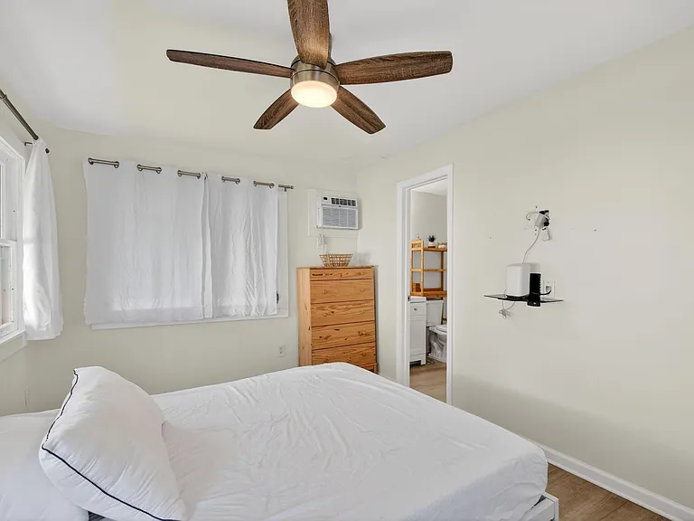 306 N J St — Photo 15