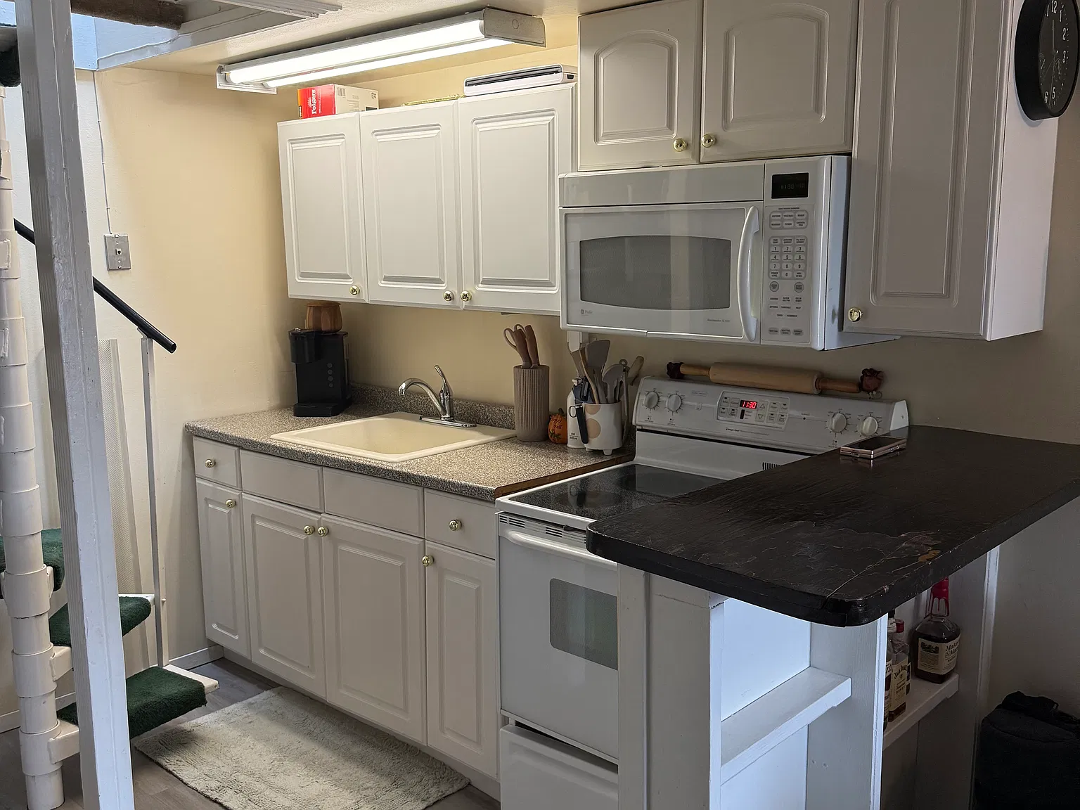 Studio, $2,100 — Photo 1
