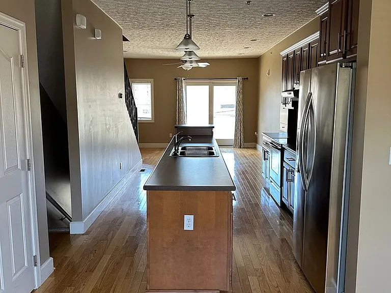 392 Frontier Ave — Photo 4