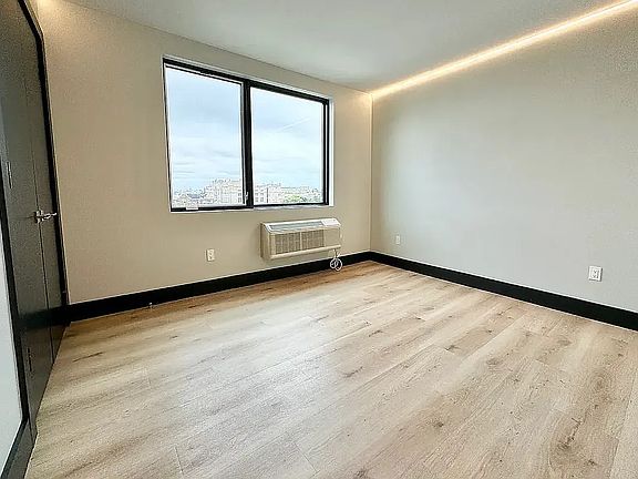 4th image of 88 Linden Blvd #7O