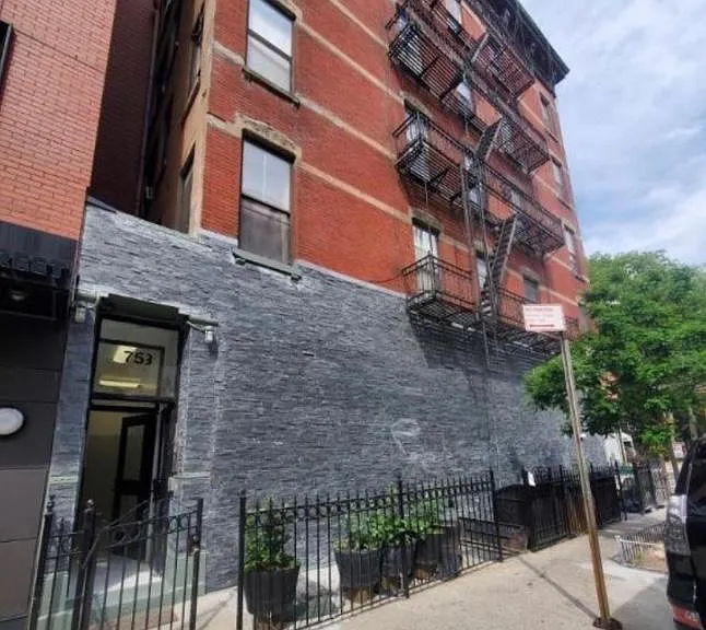 753 E 6th St #8 — Photo 11