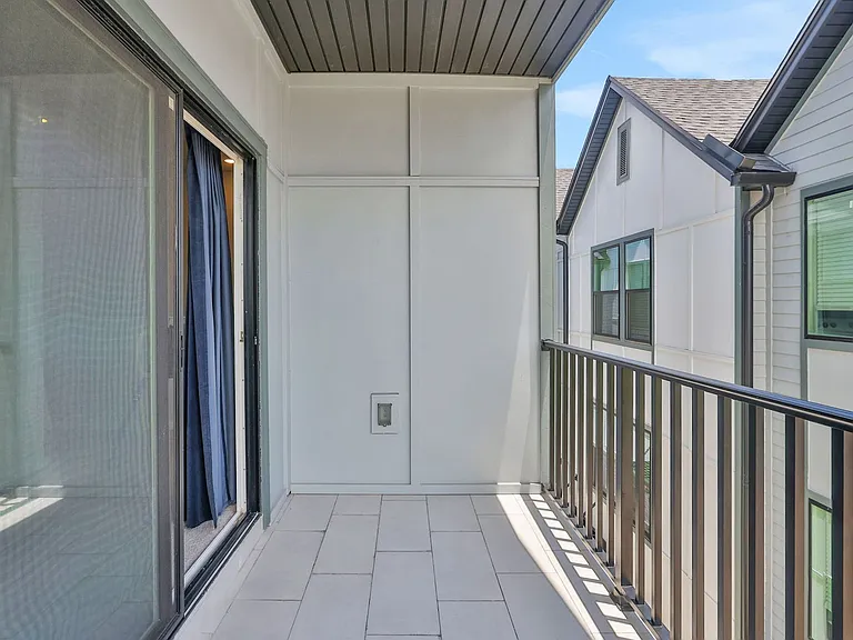 1096 Farwell St — Photo 36