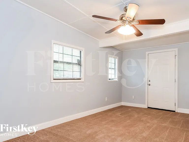 7720 Lauderdale Dr N — Photo 12
