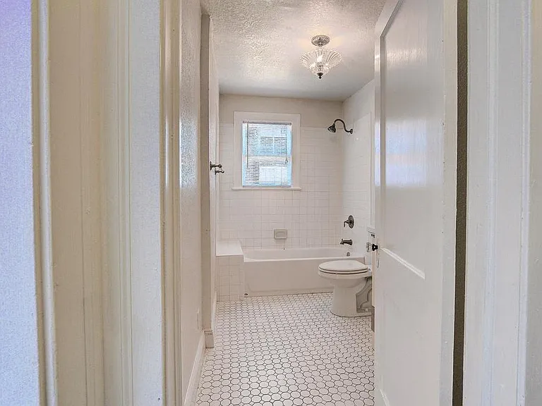 2536 Dellwood Ave — Photo 14
