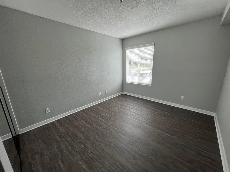 River House Apartments — Photo 52