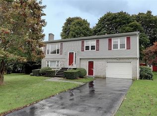 18 City View Cir, North Providence, RI 02911