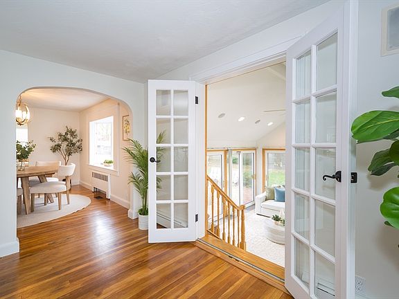 2nd image of 250 Bacon St