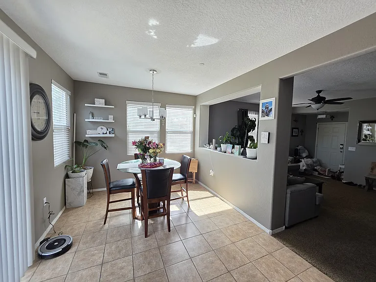 601 Menaul Blvd NE — Photo 16