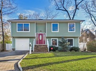 300 4th St, East Northport, NY 11731