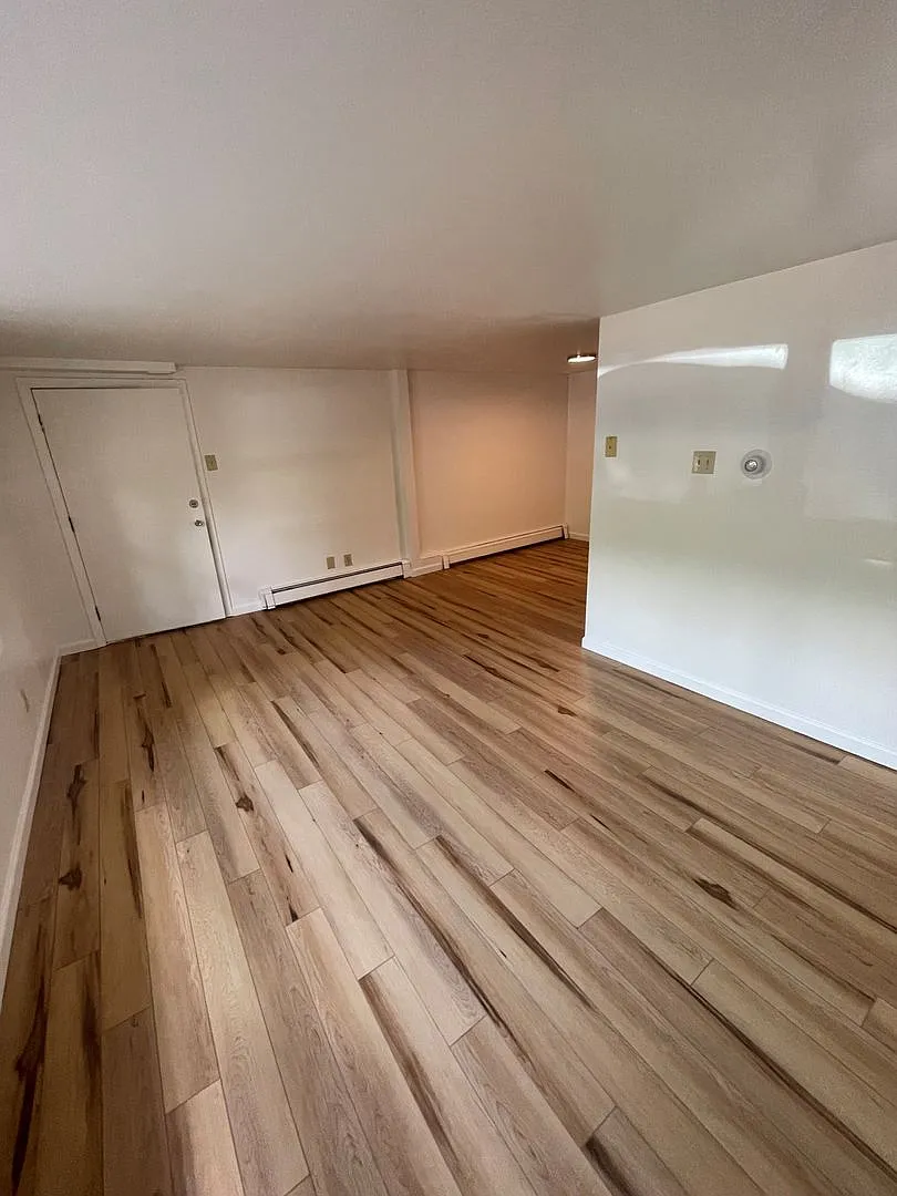 709 Cowdin — Photo 3