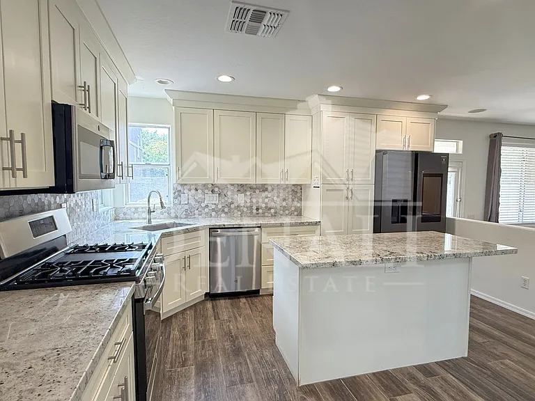 1275 E Marcella Ln — Photo 8