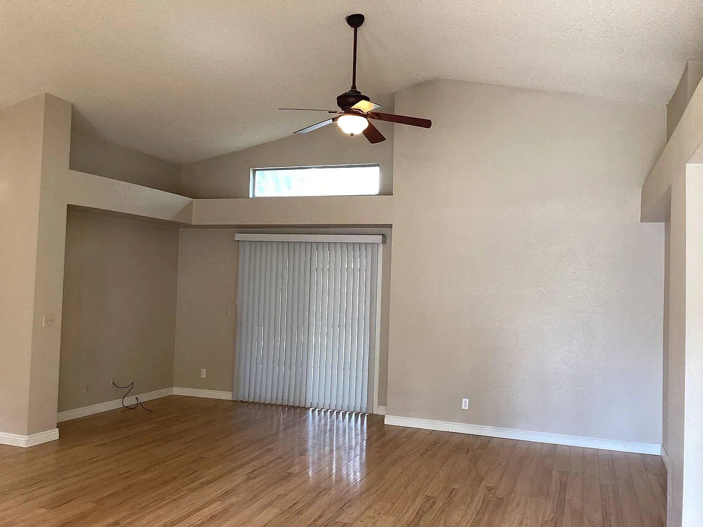3220 - Gomez — Photo 2