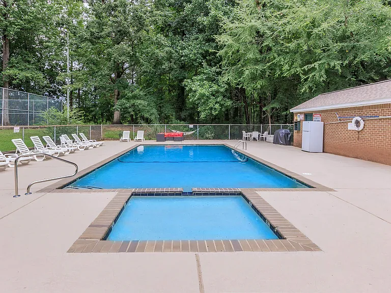 Ashley Oaks Apartments — Photo 8