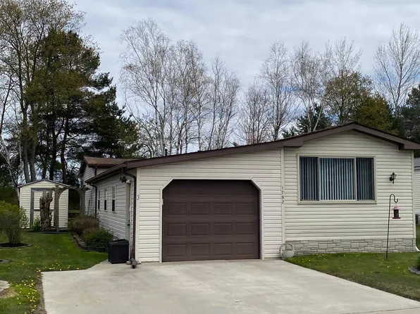 1792 Meadowlark Ln, Smiths Creek, MI 48074