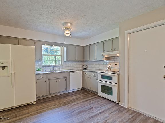 4th image of 937 Grove Park Dr N