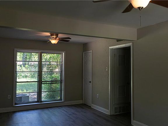 4th image of 2524 Driftwood St
