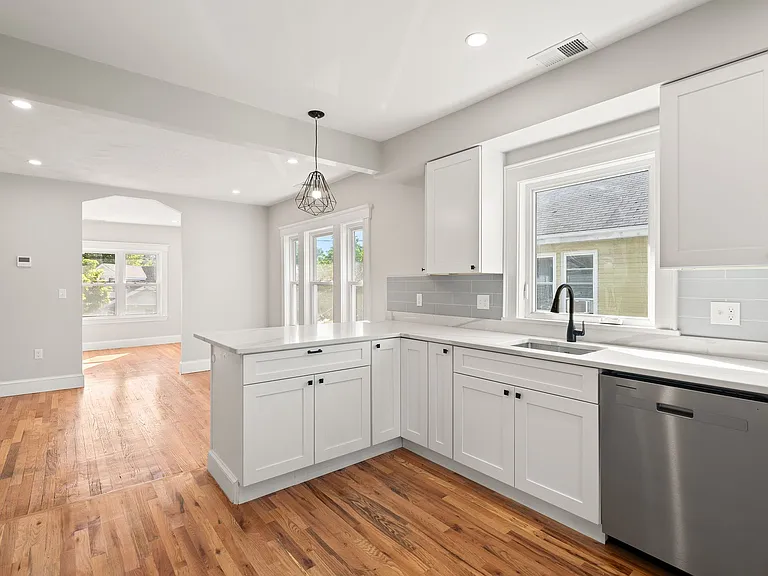 83 Franklin Ave #83 — Photo 4