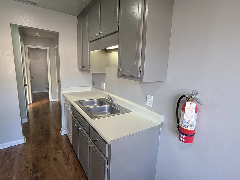 Torrance Apartment — Photo 8