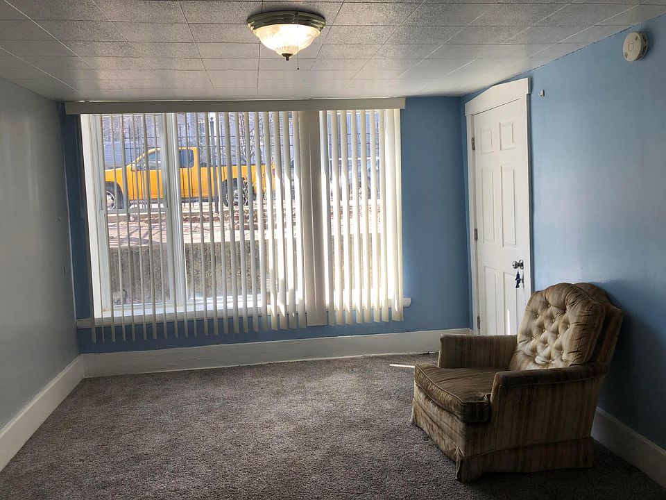 1st image of 2723 N Artesian Ave #G