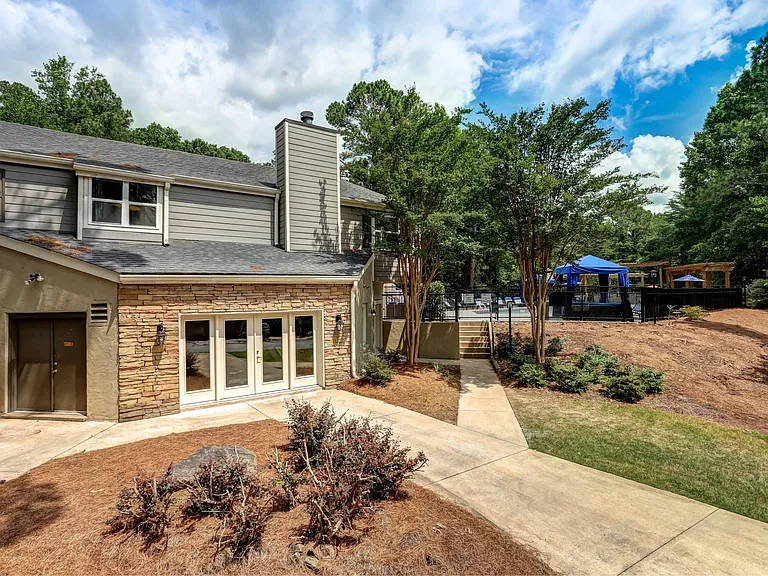 700 Riverchase Apartments — Photo 44