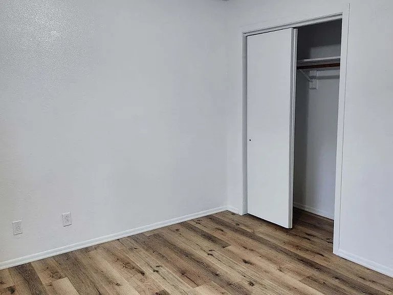 809 Saint James St — Photo 4