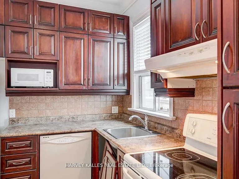 1098 Bathurst St #2 — Photo 7