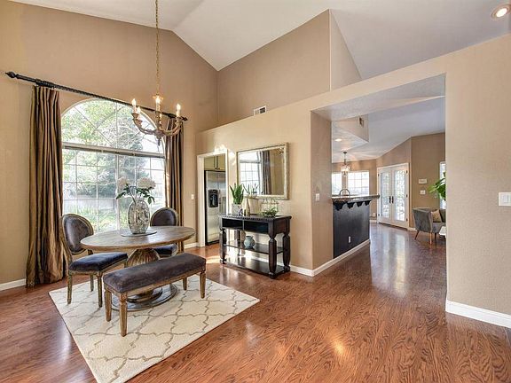 3rd image of 3050 Courtside Dr