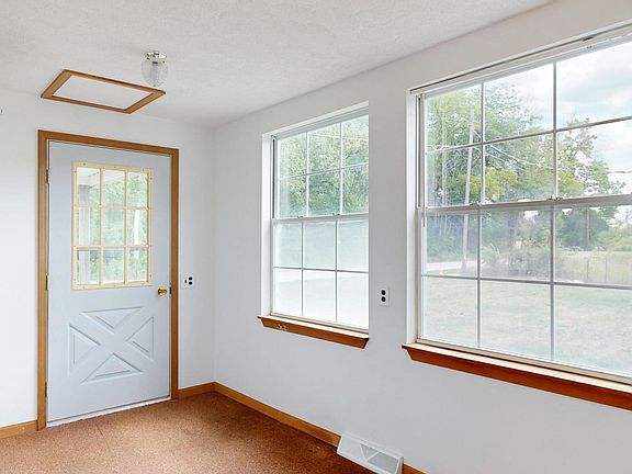 2nd image of 10687 Dwight St
