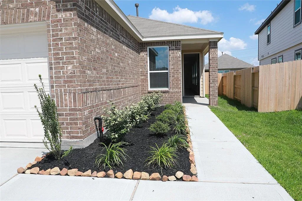 4 bed, 1604 sqft, $1,980 — Photo 3