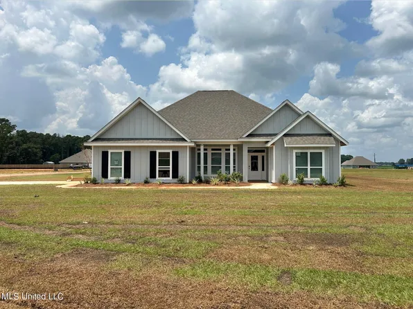 147 Firefly Dr, Lucedale, MS 39452