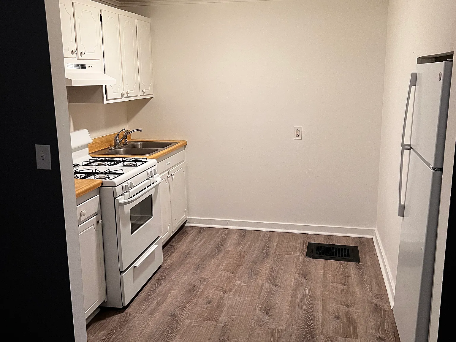 1 bed, 950 sqft, $1,150 — Photo 3