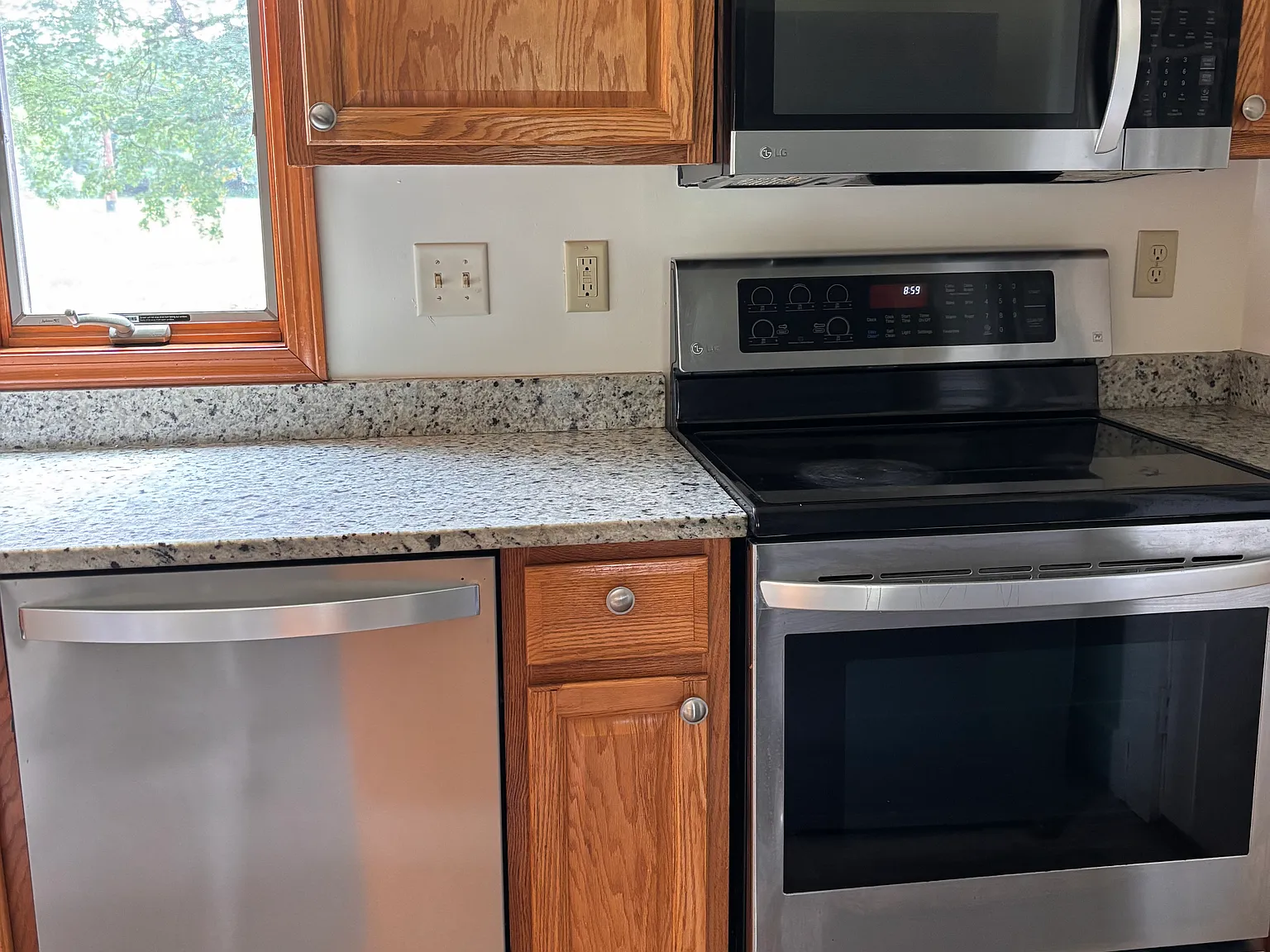4 bed, 1684 sqft, $3,950 — Photo 3