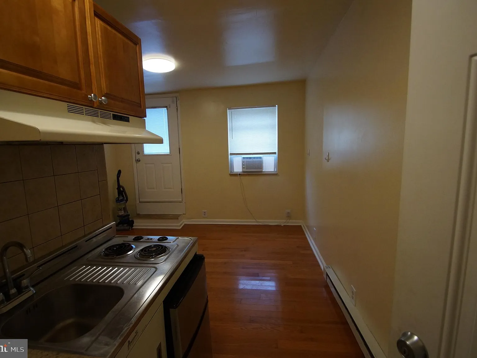 Studio, 176 sqft, $950 — Photo 2