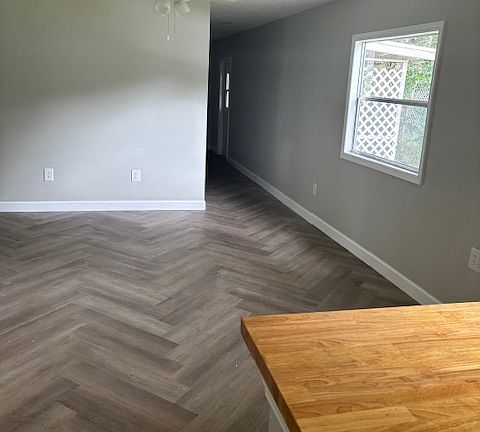 2nd image of 5431 NE 35th St #252