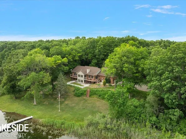 1455 Oak Ridge Rd, Oxford, MI 48371