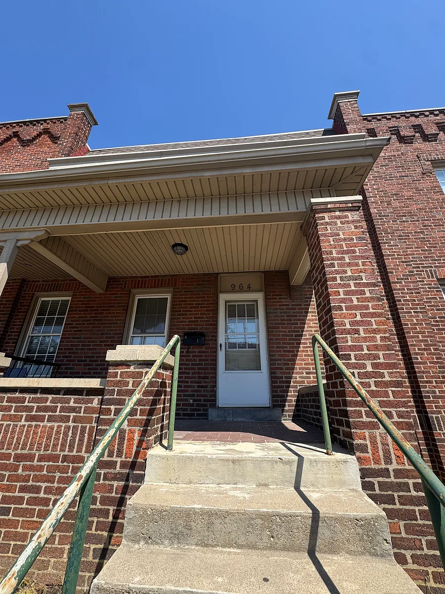 Building Photo - 964 E Whittier St