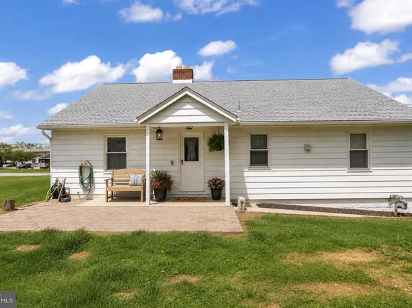 6 S Grant Rd, Thomasville, PA 17364