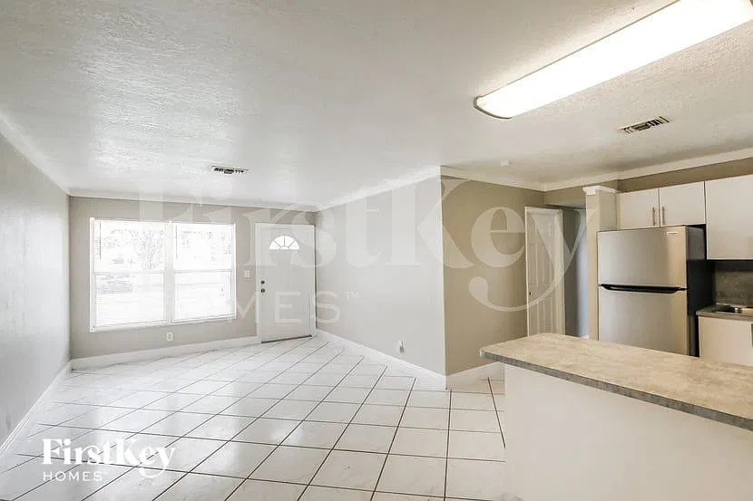 4 bed, 2.0 bath, 1255 sqft, $3,180 — Photo 4