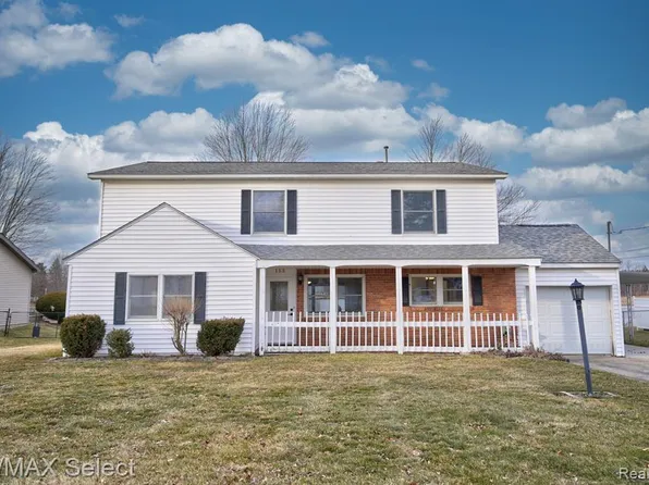 132 Bevin Dr, Holly, MI 48442