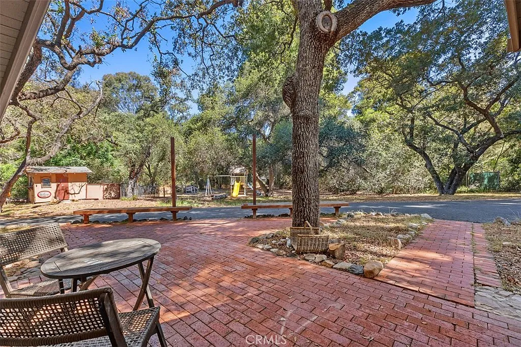 3 bed, 2.5 bath, 1996 sqft, $4,350 — Photo 4