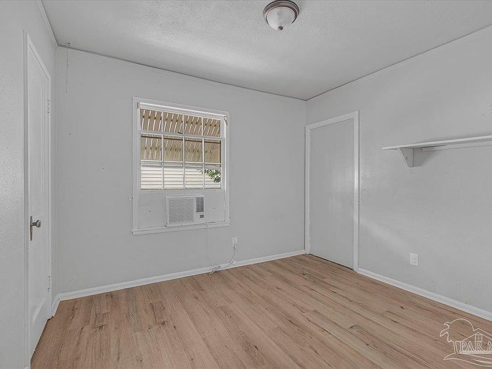 7th image of 3704 W Lloyd St