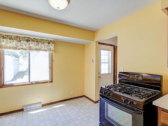 5th image of 2523 W Lindenwood Ave