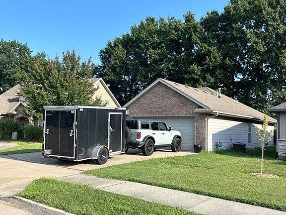 3rd image of 409 Grapevine Ct