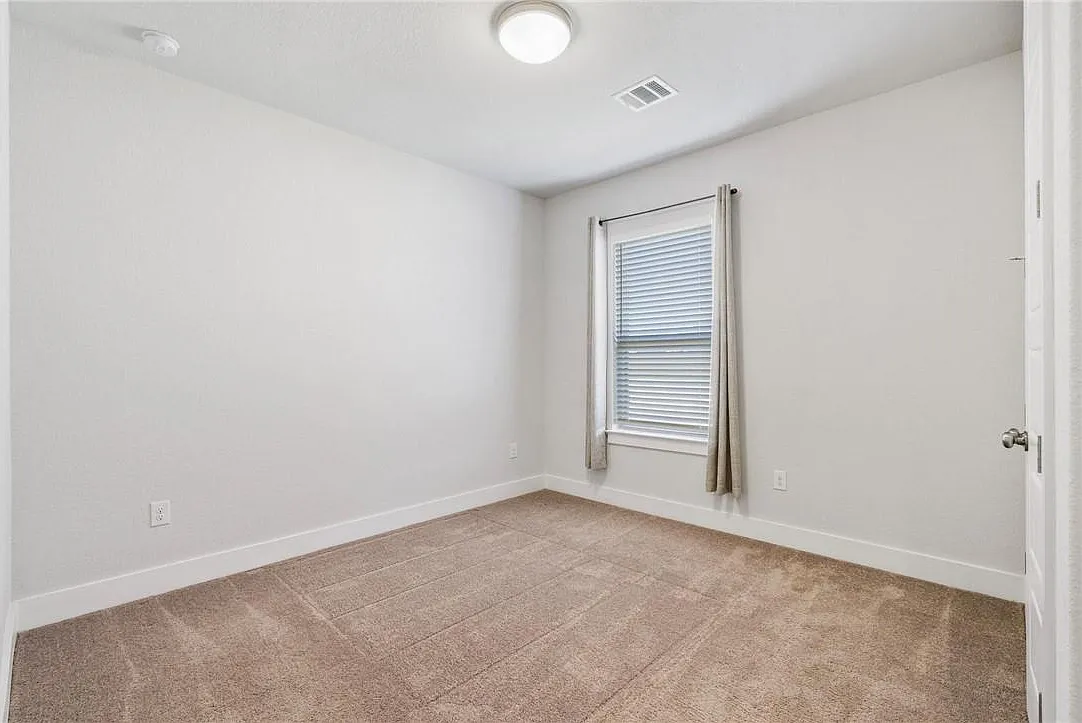 3 bed, 2.0 bath, 2052 sqft, $2,699 — Photo 4